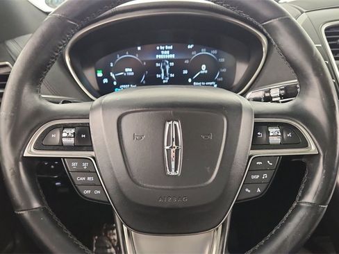 Used 2019 Lincoln Nautilus Reserve image 11