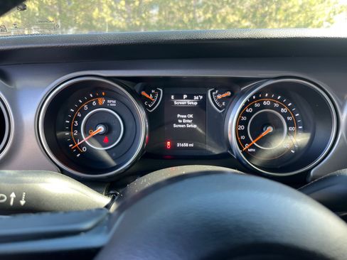 Used 2022 Jeep Gladiator Sport image 10