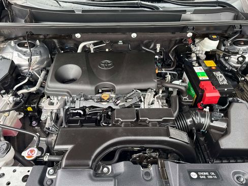 Used 2020 Toyota RAV4 XLE image 10