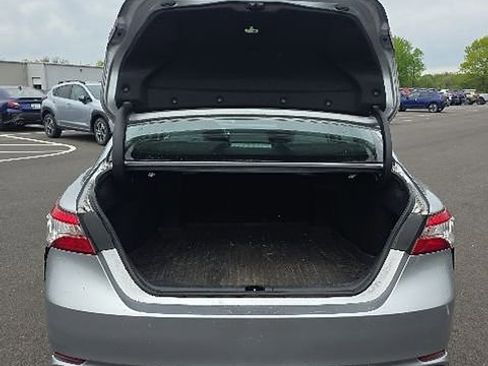 Used 2020 Toyota Camry SE FWD image 6