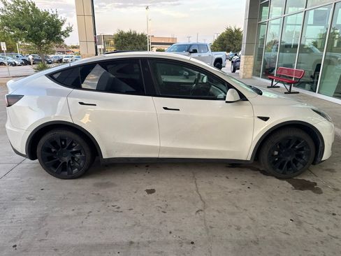 Used 2024 Tesla Model Y Long Range AWD/4WD image 26