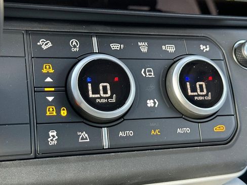 New 2026 Land Rover Defender 110 X-Dynamic SE AWD/4WD image 27