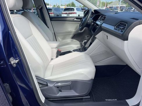 Certified 2022 Volkswagen Tiguan SE FWD image 10