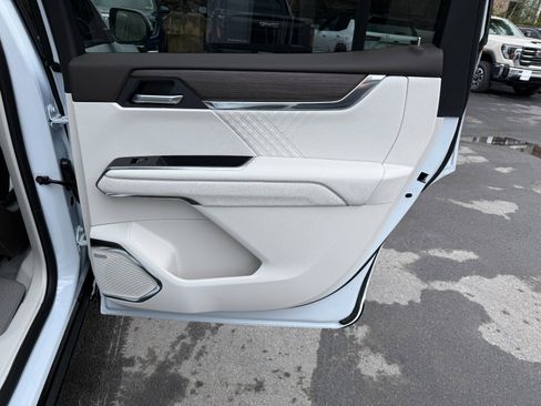 New 2026 GMC Acadia Denali w/ Super Cruise Package image 23