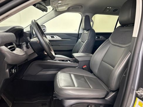 Used 2025 Ford Explorer Active w/ Active Comfort Package AWD/4WD image 11