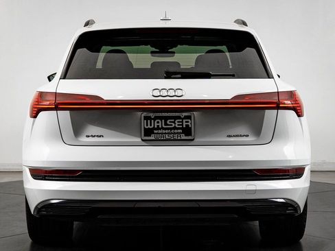 Used 2021 Audi e-tron Premium w/ Convenience Plus Package image 10