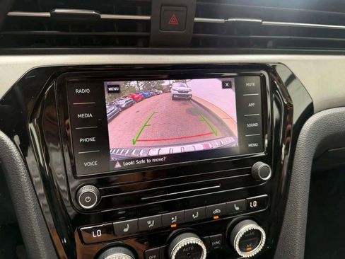 Used 2022 Volkswagen Passat 2.0T SE image 22