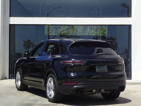 Used 2023 Porsche Cayenne AWD/4WD image 5