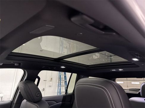 New 2026 Chevrolet Traverse LT w/ Sun and Wheel Package image 25