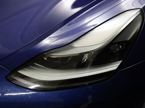 Used 2023 Tesla Model 3 Standard Range image 5