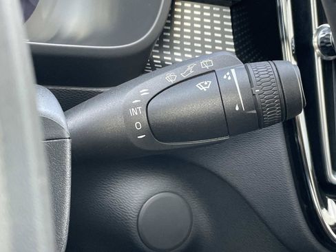 Certified 2022 Volvo XC40 P8 Recharge Plus image 25