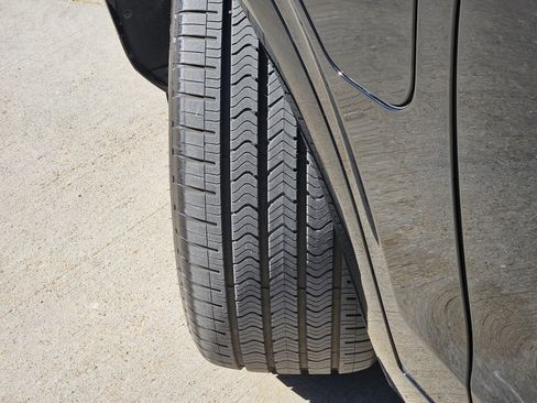 Used 2026 Cadillac Vistiq Premium Luxury image 12