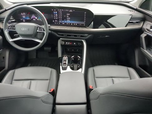 Used 2025 Audi Q5 Premium w/ Convenience Package image 19