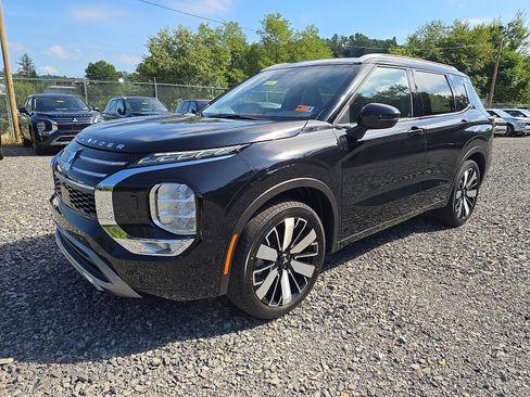New 2025 Mitsubishi Outlander AWD image 9