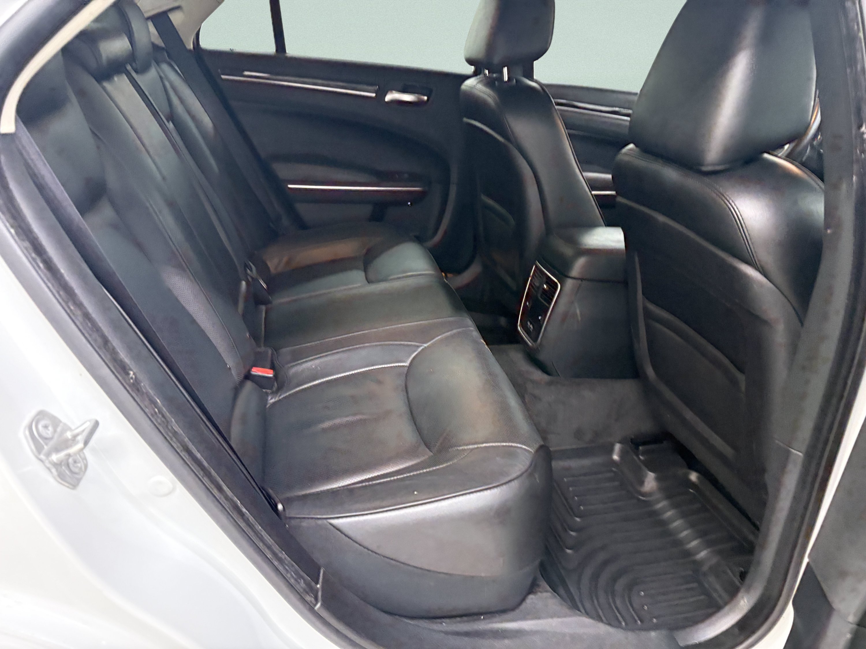 Used 2018 Chrysler 300 Limited AWD/4WD image 21