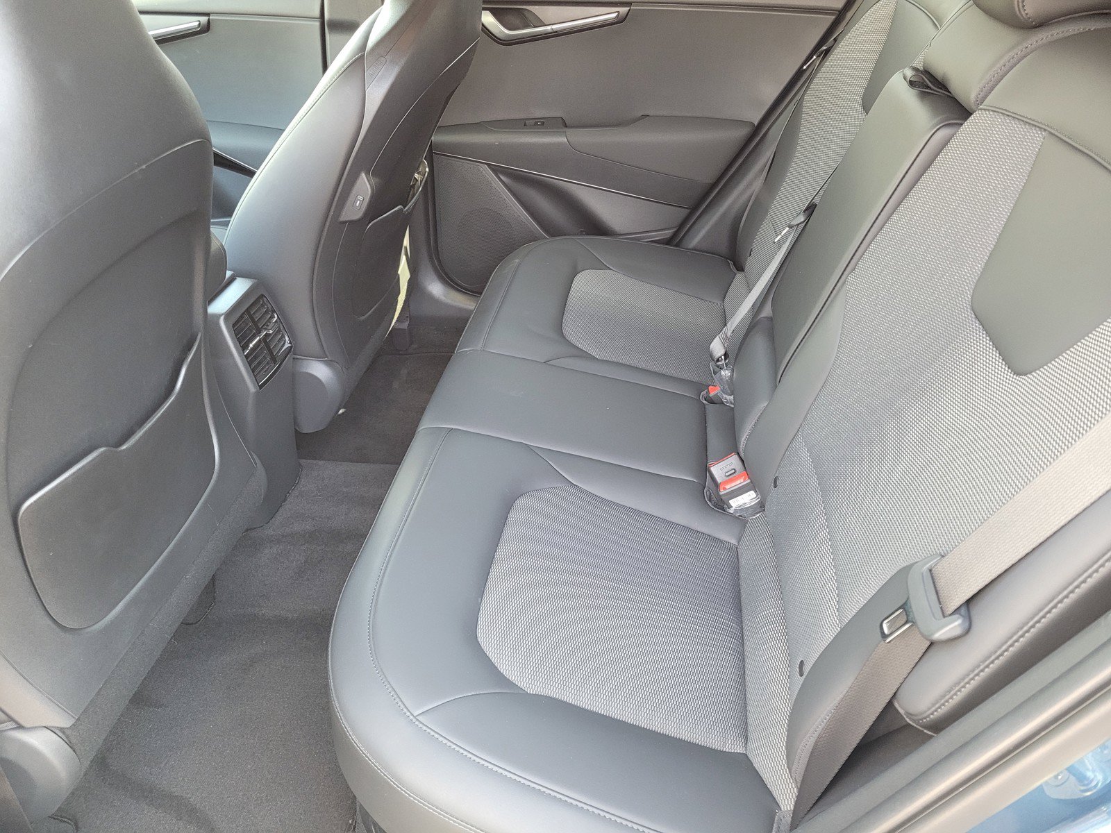Used 2024 Kia Niro EX FWD image 10