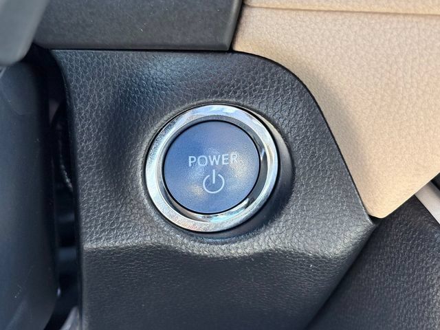 Used 2021 Toyota RAV4 XLE AWD/4WD image 16