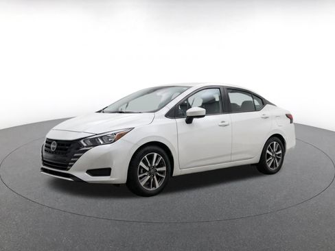 Used 2025 Nissan Versa SV FWD image 3