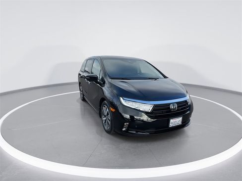Certified 2024 Honda Odyssey Touring image 2