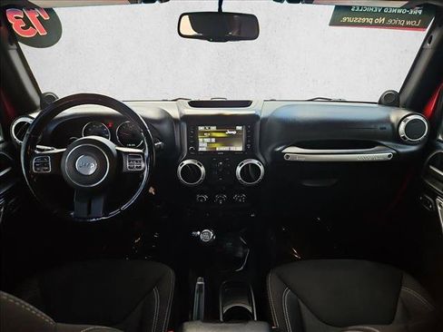 Used 2013 Jeep Wrangler Unlimited Rubicon w/ Connectivity Group AWD/4WD image 17