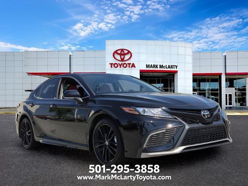 Used 2022 Toyota Camry XSE FWD image 7