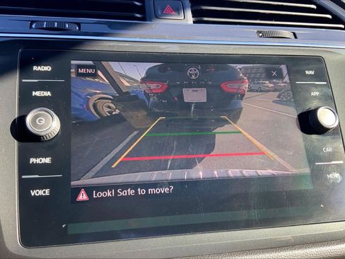 Used 2019 Volkswagen Tiguan SEL Premium image 28