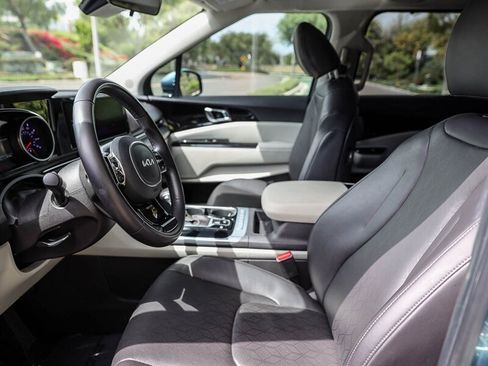 Used 2024 Kia Carnival EX FWD image 25