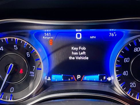 Used 2017 Chrysler 300 Limited image 23