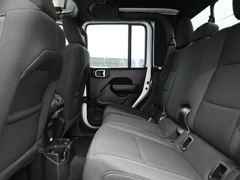 Used 2023 Jeep Gladiator Sport image 14