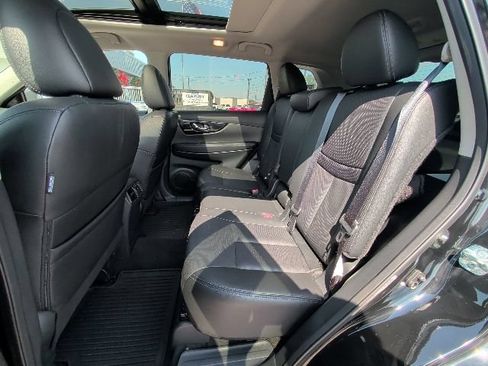 Used 2019 Nissan Rogue SL w/ Premium Package AWD/4WD image 5