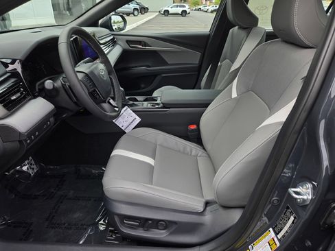 Used 2026 Toyota Camry SE FWD image 15