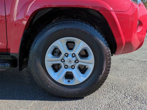 Used 2019 Toyota 4Runner SR5 Premium image 11