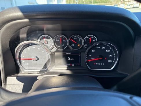 Used 2023 Chevrolet Silverado 2500 Custom w/ Custom Convenience Package image 4