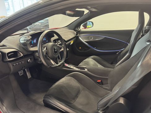 Used 2023 McLaren Artura image 8