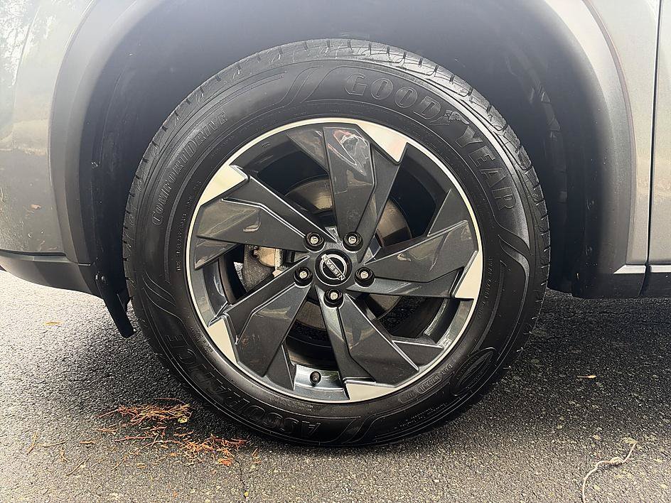 Used 2025 Nissan Rogue SV AWD/4WD image 8