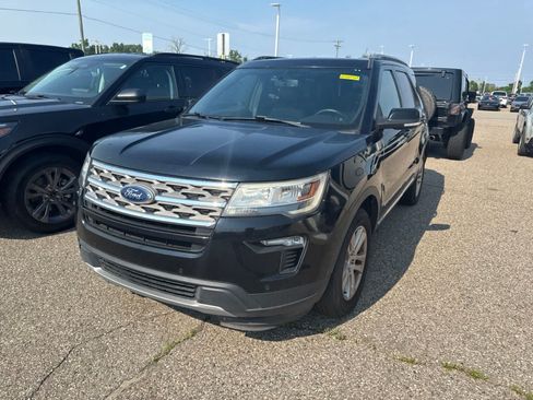 Used 2018 Ford Explorer XLT w/ Equipment Group 202A AWD/4WD image 3