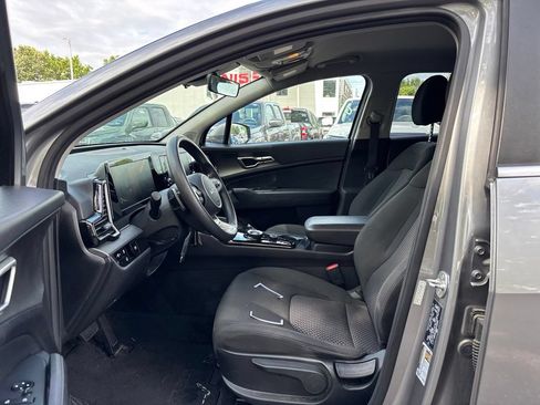 Used 2023 Kia Sportage LX AWD/4WD image 2