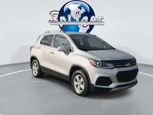 Used 2019 Chevrolet Trax LT w/ LT Convenience Package image 2