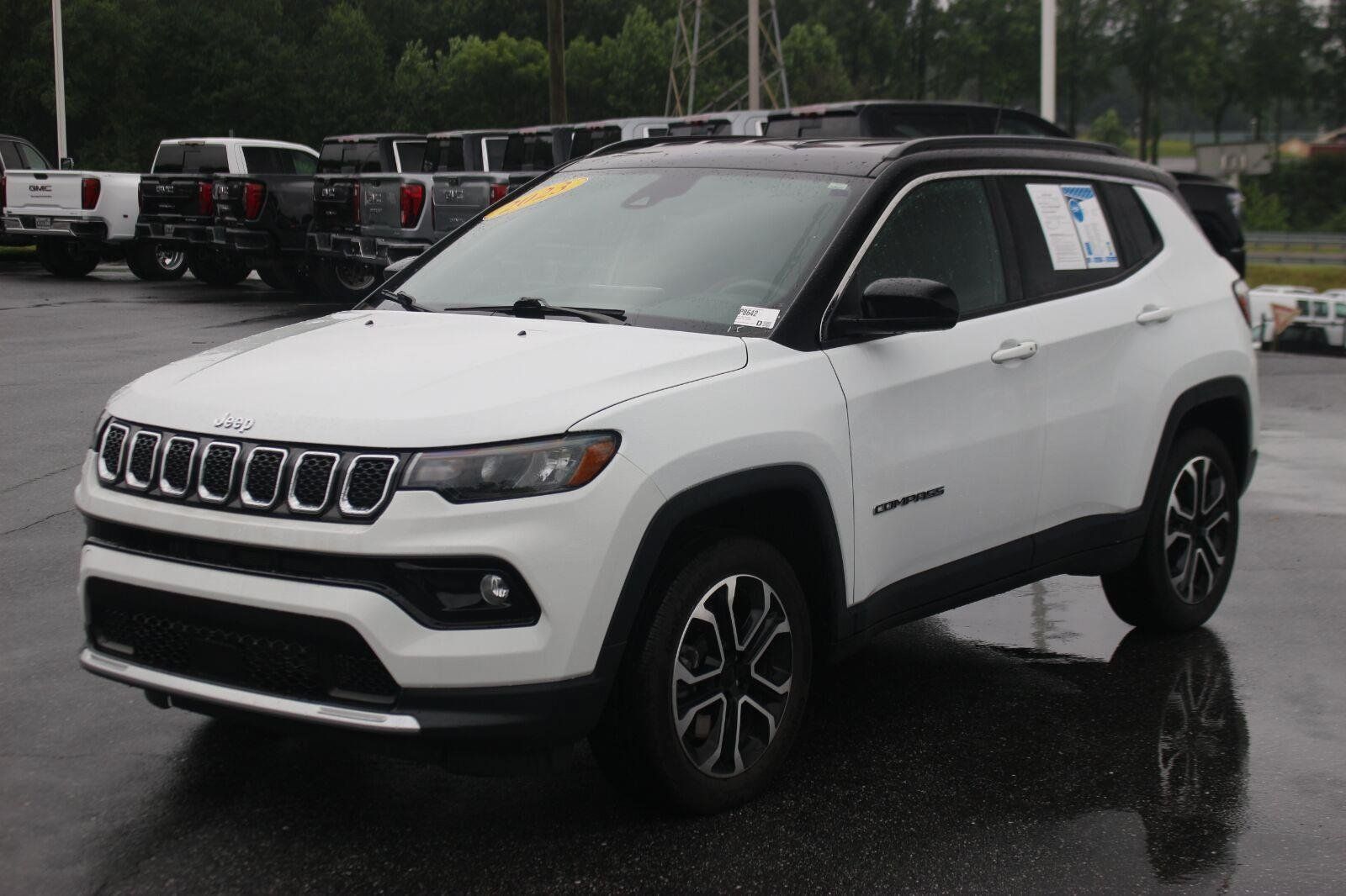 Used 2023 Jeep Compass Limited AWD/4WD image 3