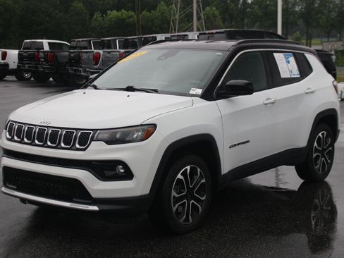 Used 2023 Jeep Compass Limited AWD/4WD image 3