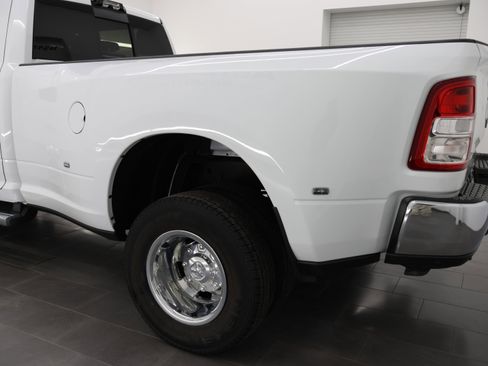 Used 2024 RAM 3500 Tradesman w/ Chrome Appearance Group image 32