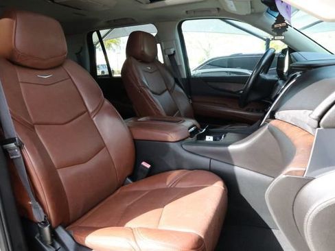 Used 2015 Cadillac Escalade Luxury image 29