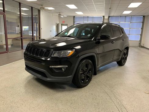 Used 2020 Jeep Compass Latitude FWD image 4