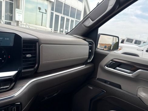 Used 2024 GMC Sierra 1500 SLT AWD/4WD image 28