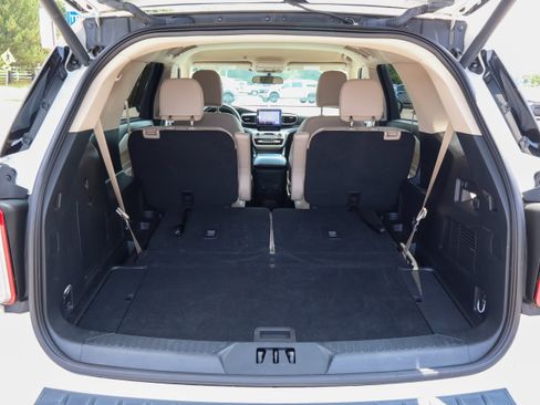 Used 2023 Ford Explorer XLT w/ Equipment Group 202A AWD/4WD image 9