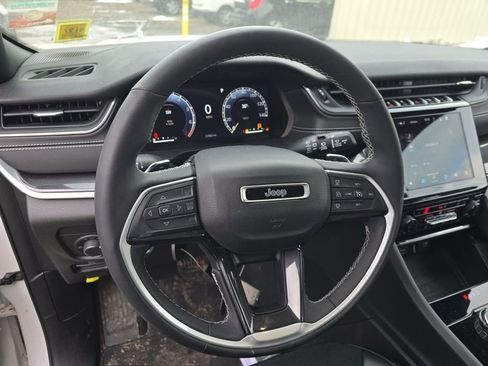 Used 2023 Jeep Grand Cherokee Altitude image 10