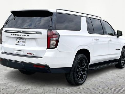 Used 2022 Chevrolet Suburban RST w/ Luxury Package image 5