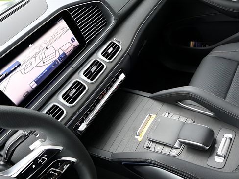 Certified 2025 Mercedes-Benz GLS 450 4MATIC image 22