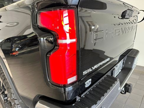 Used 2025 Chevrolet Silverado 2500 LTZ w/ LTZ Convenience Package AWD/4WD image 34