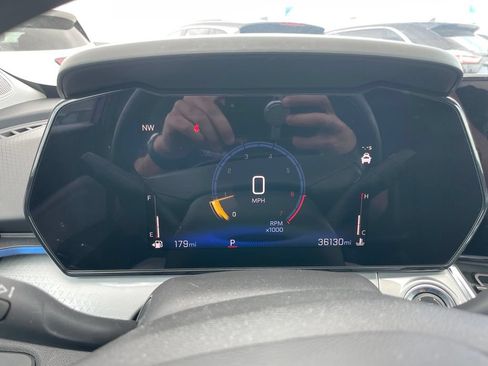 Used 2025 Chevrolet Trax LT FWD image 9